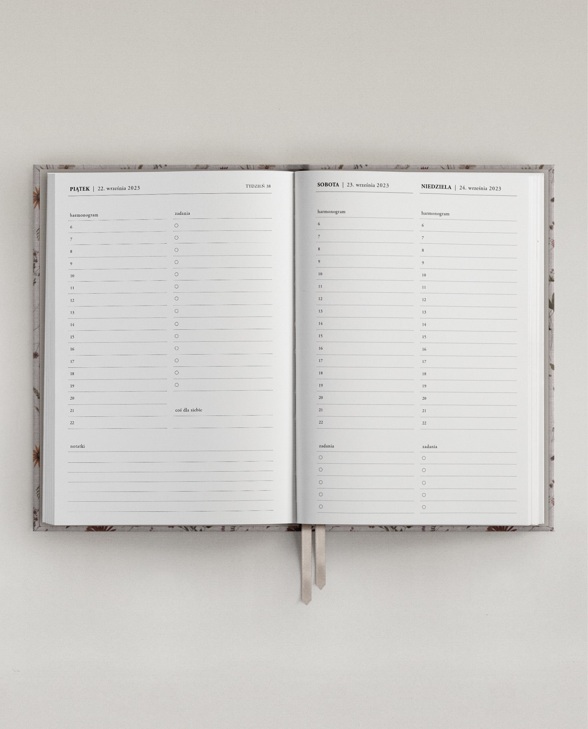 Academic Planner 23/24 Daily Nostalgic Meadow